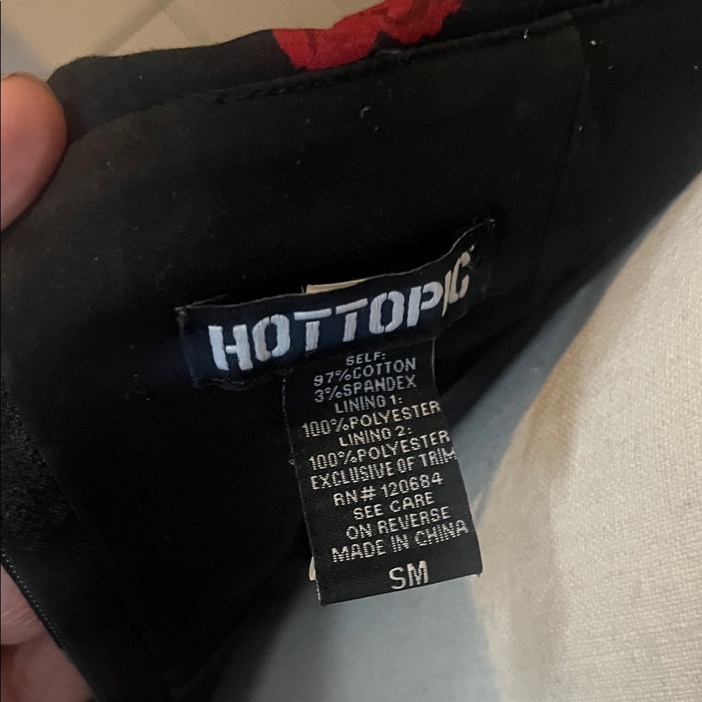 Hot Topic Black and Red Floral Vintage Inspired Vibrant an beautiful Size Small